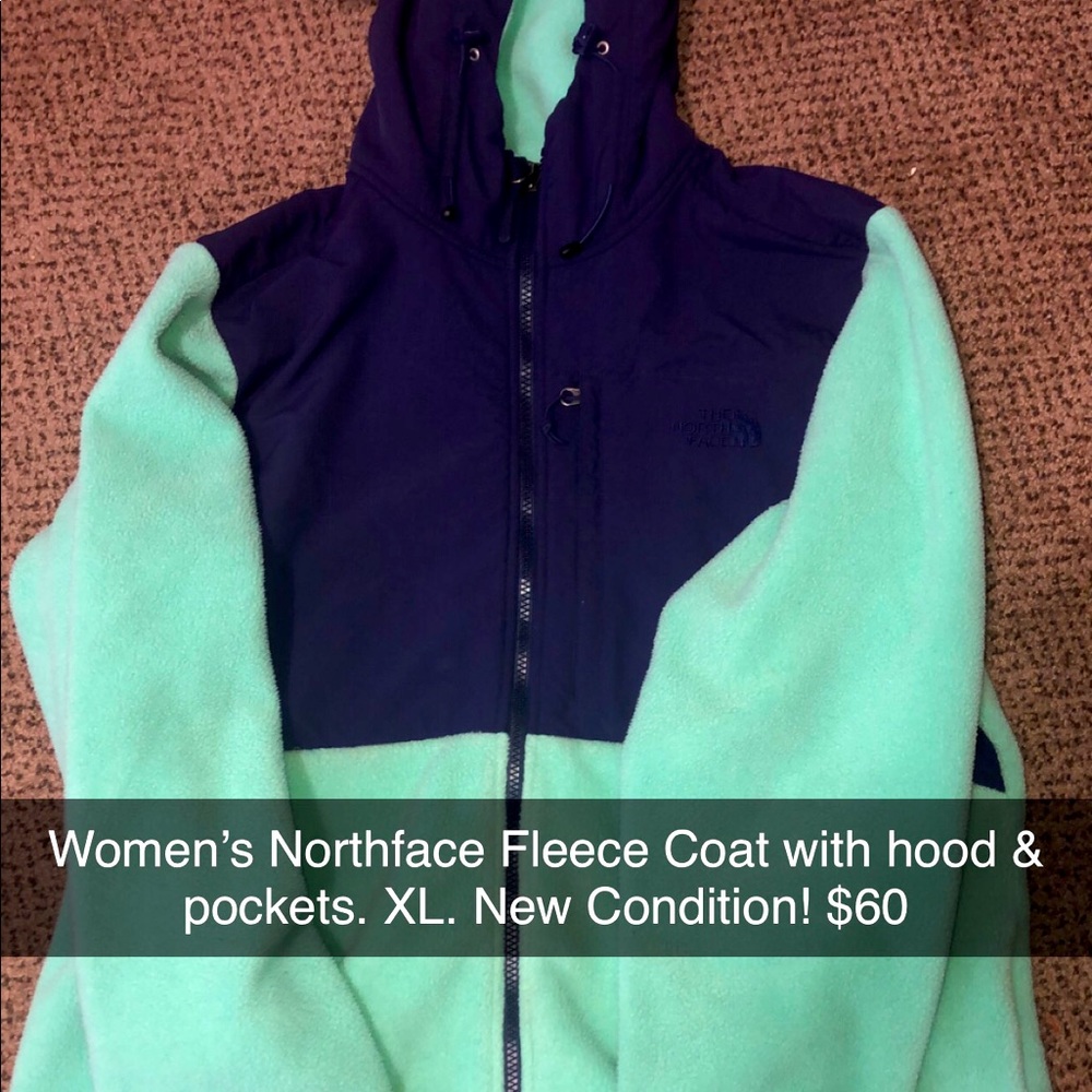 Women’s Hooded North Face Coat.